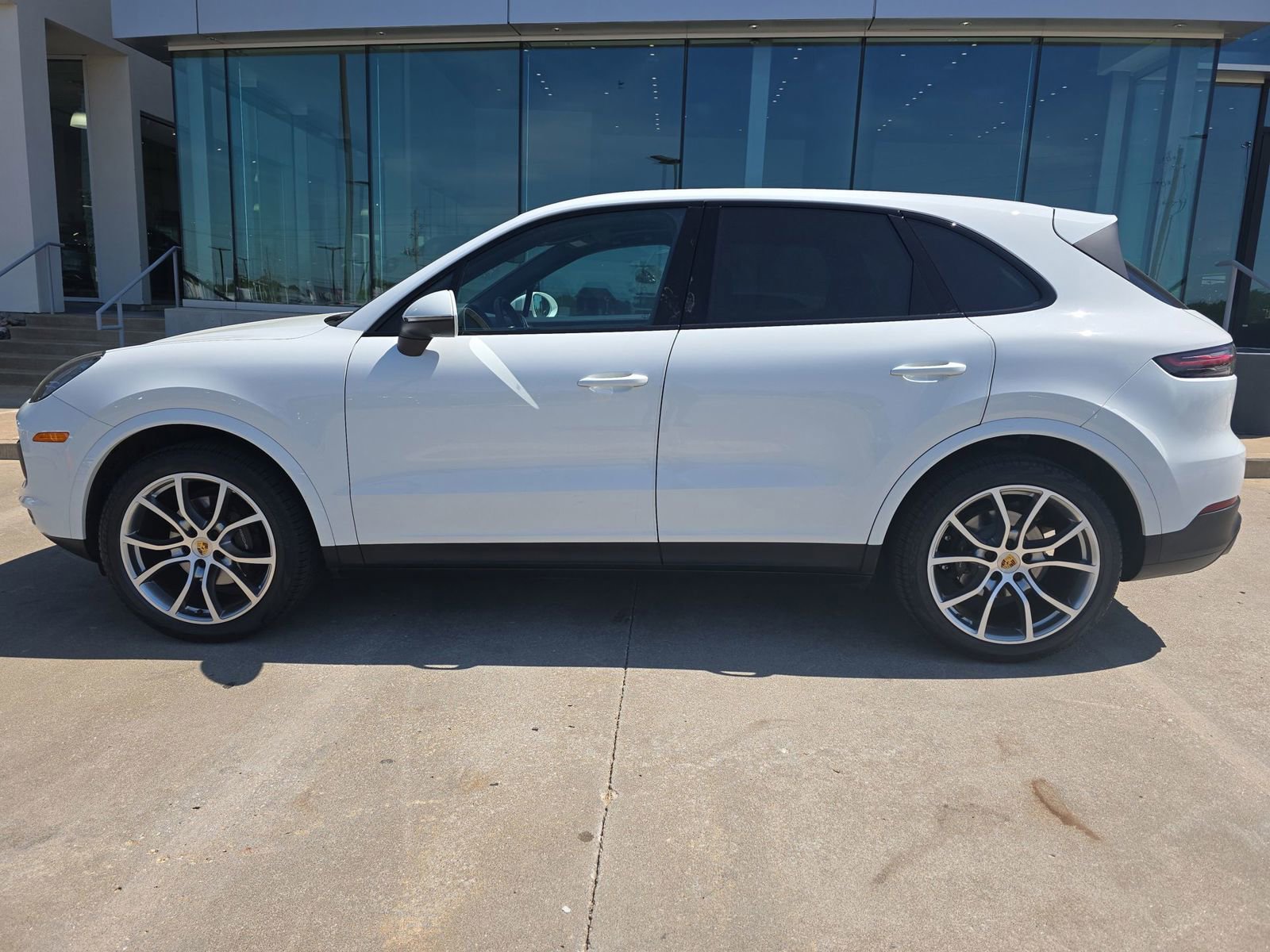Used 2019 Porsche Cayenne image 2