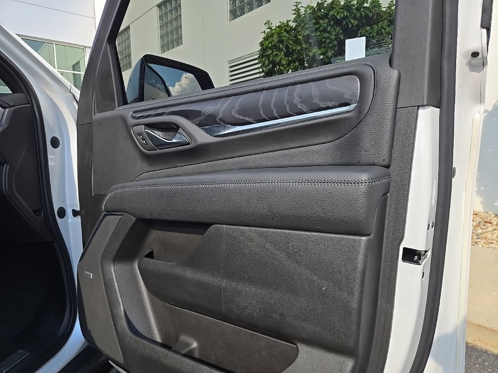 Used 2023 GMC Yukon XL Denali AWD/4WD image 37