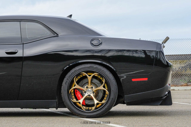 Used 2016 Dodge Challenger SRT Hellcat image 5