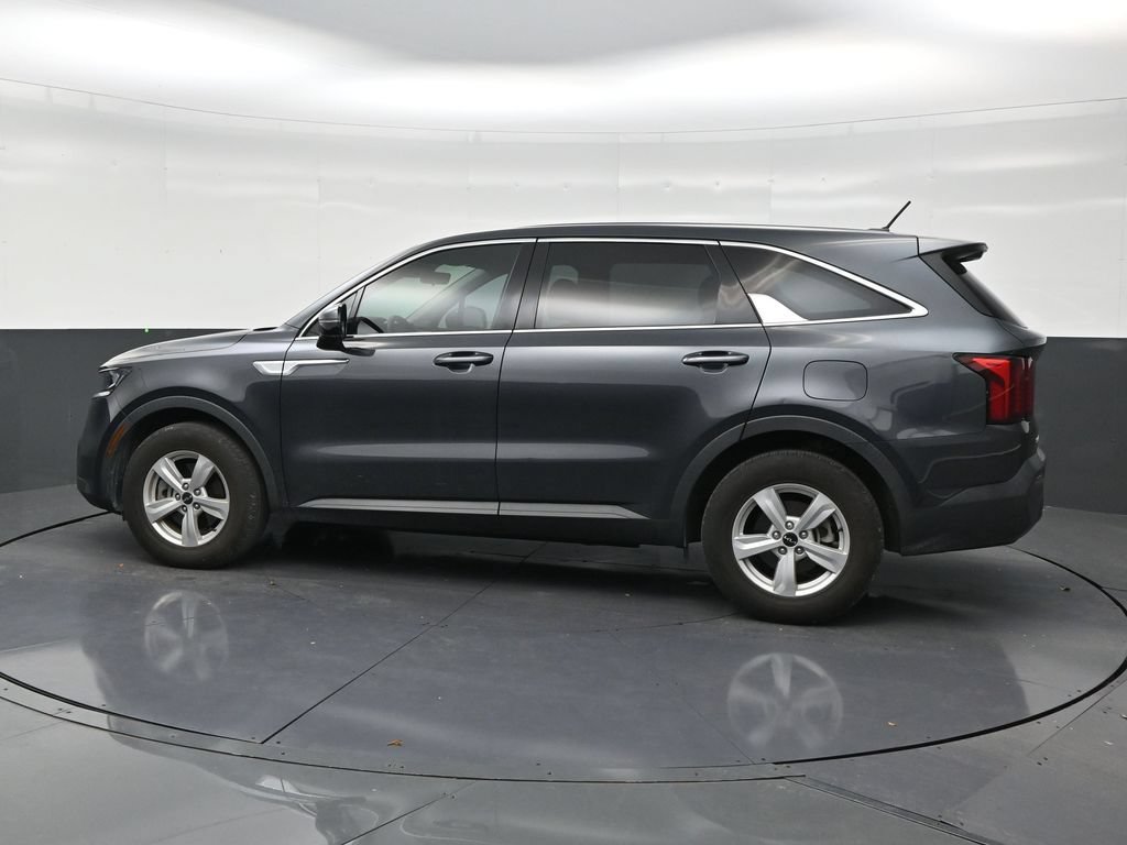 Used 2023 Kia Sorento LX FWD image 2
