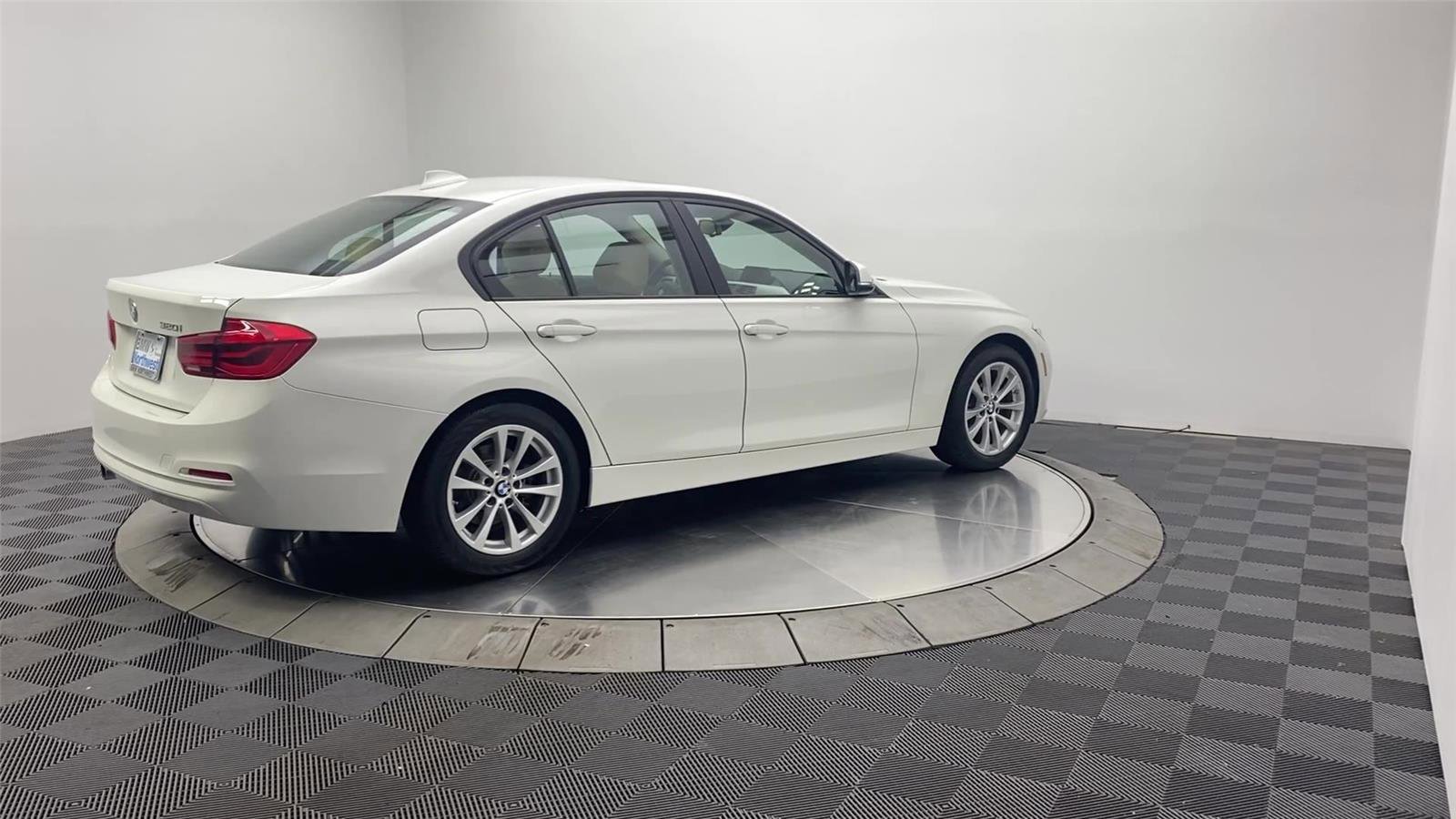Used 2018 BMW 320i Sedan w/ Convenience Package image 7