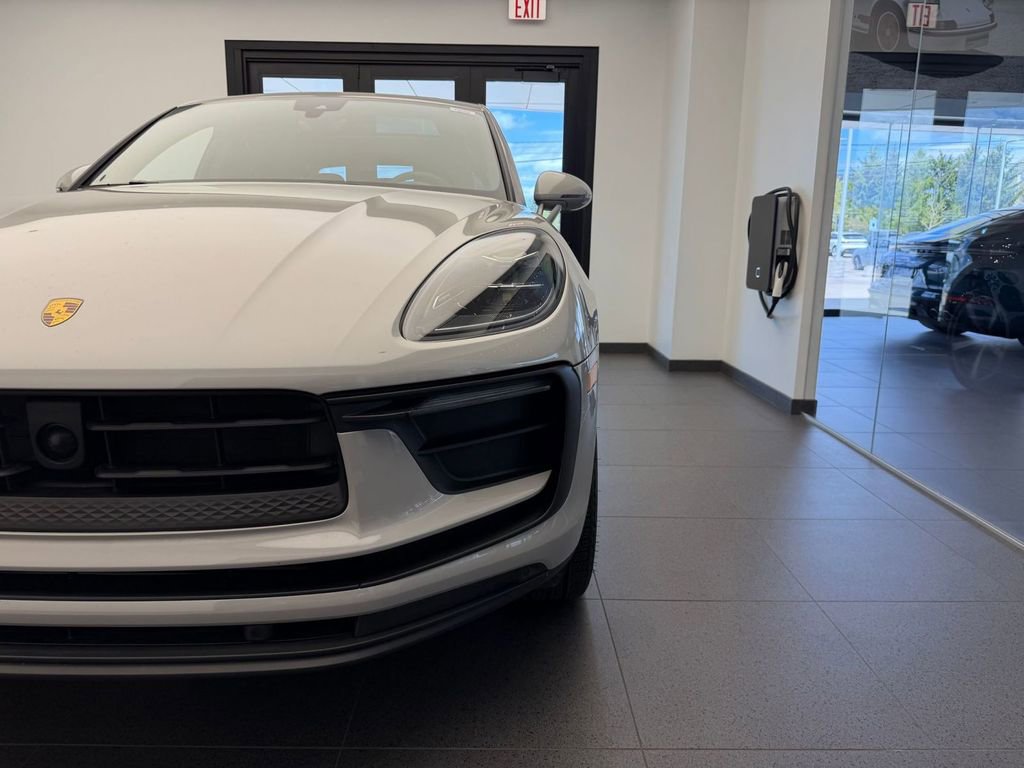 Used 2026 Porsche Macan AWD/4WD image 22