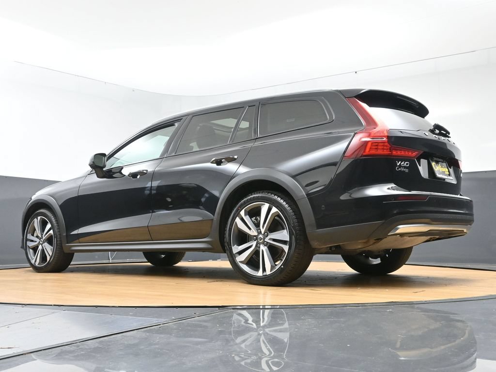 Used 2025 Volvo V60 B5 Cross Country Plus AWD/4WD image 51