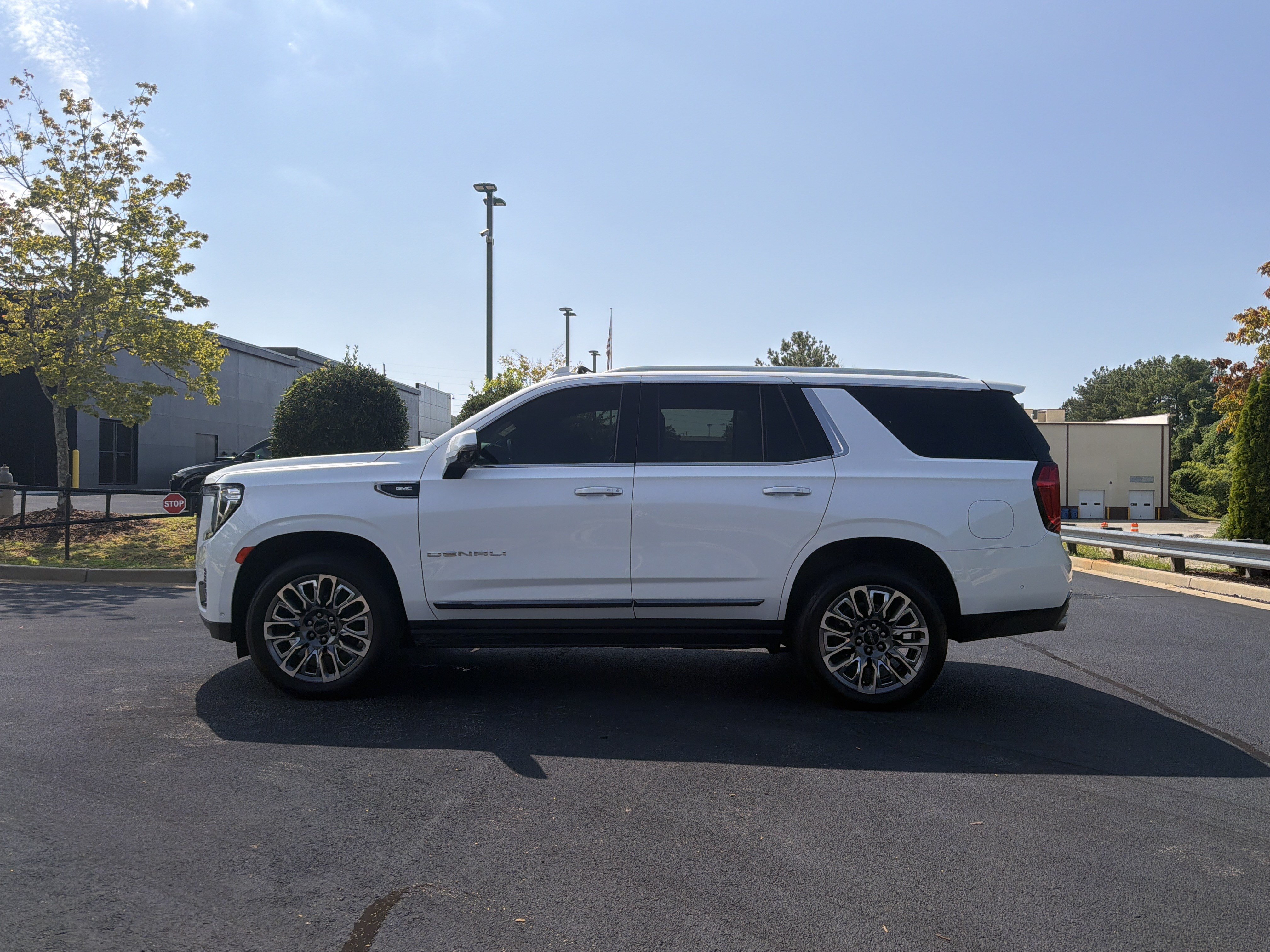 Used 2023 GMC Yukon Denali Ultimate AWD/4WD image 16