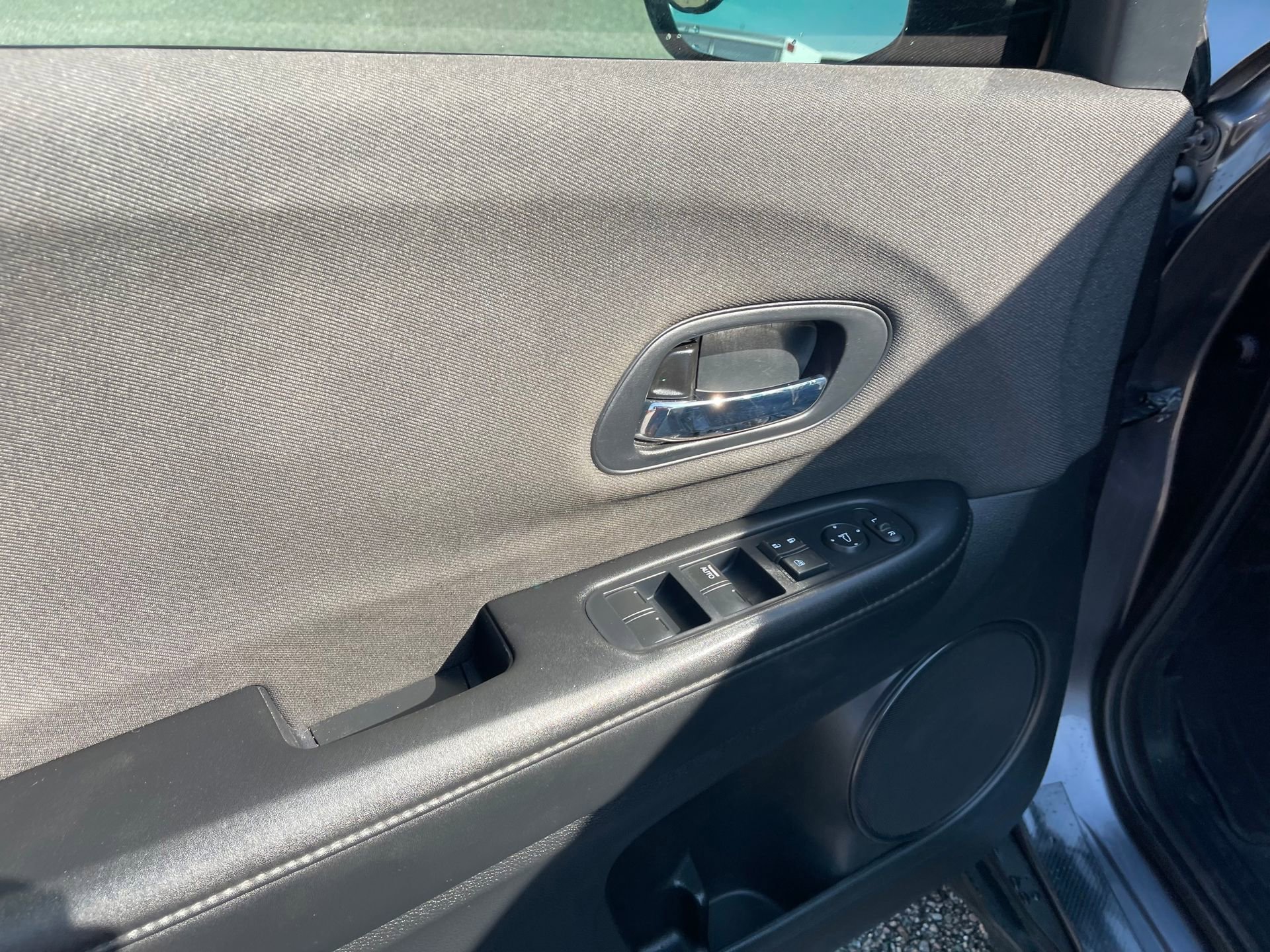 Used 2020 Honda HR-V LX image 12