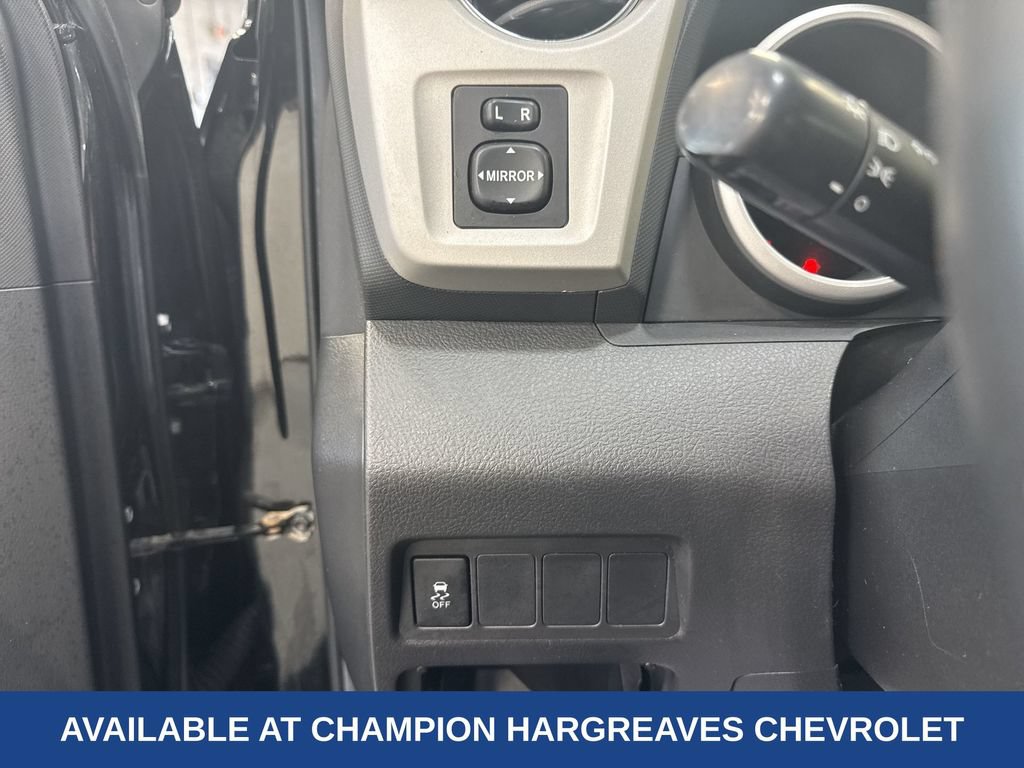 Used 2009 Pontiac Vibe w/ Sun And Sound Package FWD image 23
