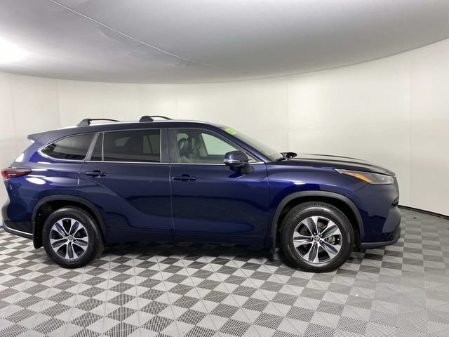 Used 2024 Toyota Highlander XLE AWD/4WD image 10