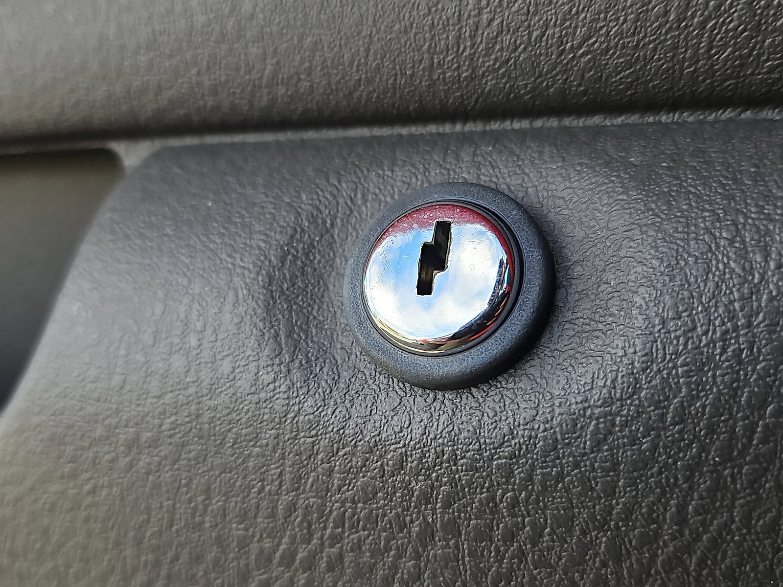 Used 2002 Ford Thunderbird image 25