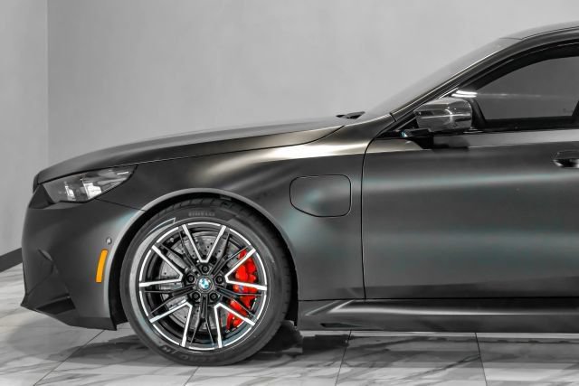 Used 2026 BMW M5 w/ Carbon Package AWD/4WD image 17