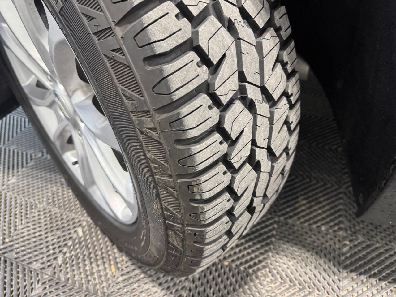 Used 2018 Chevrolet Equinox LT image 34