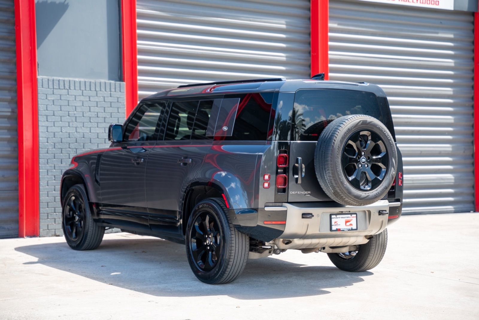 Used 2022 Land Rover Defender 110 X-Dynamic SE image 9