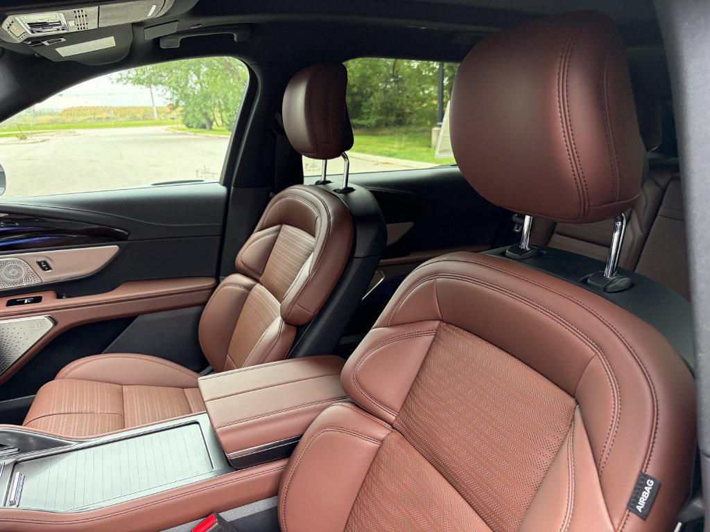 New 2026 Lincoln Nautilus Reserve AWD/4WD image 12