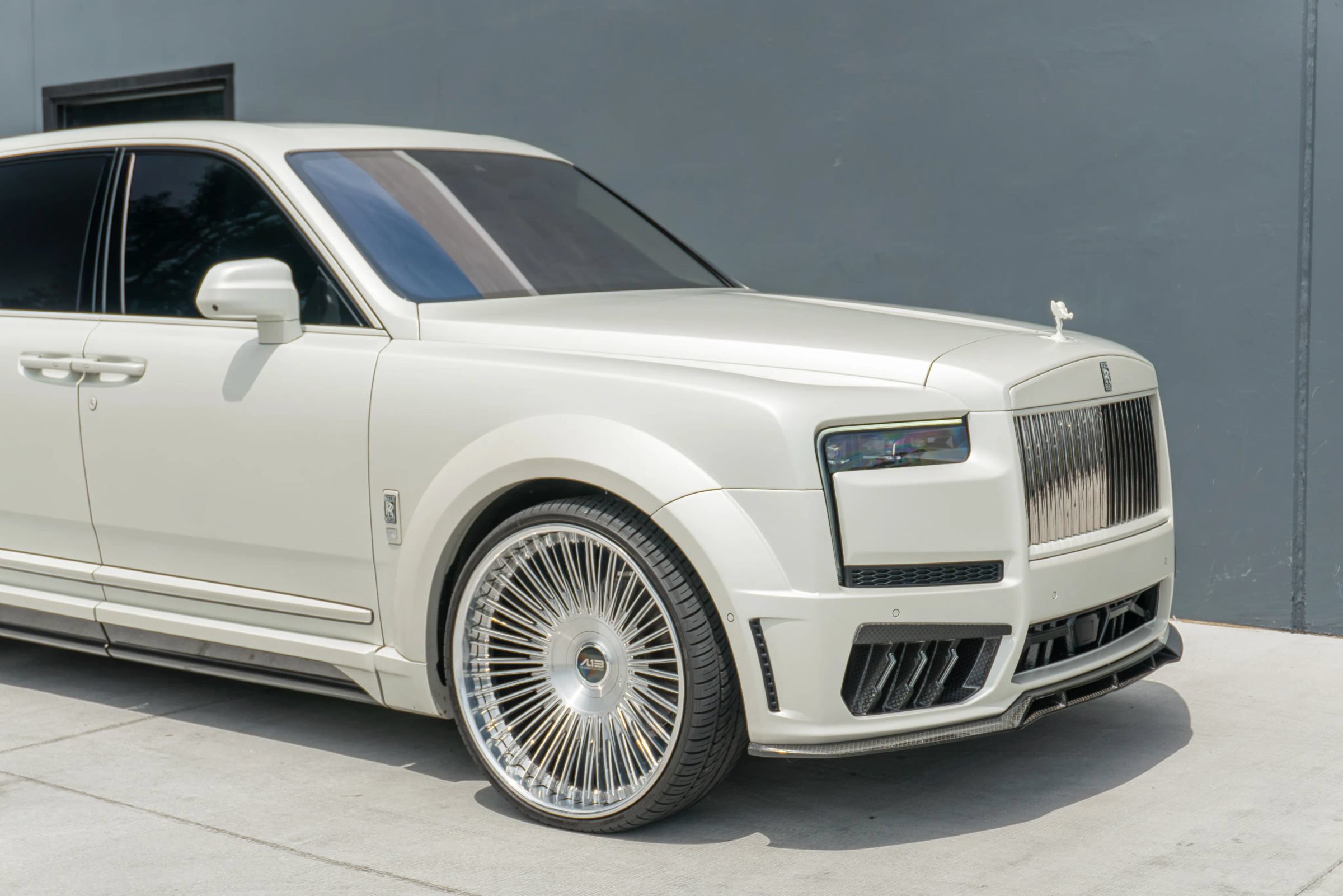 Used 2025 Rolls-Royce Cullinan AWD/4WD image 44