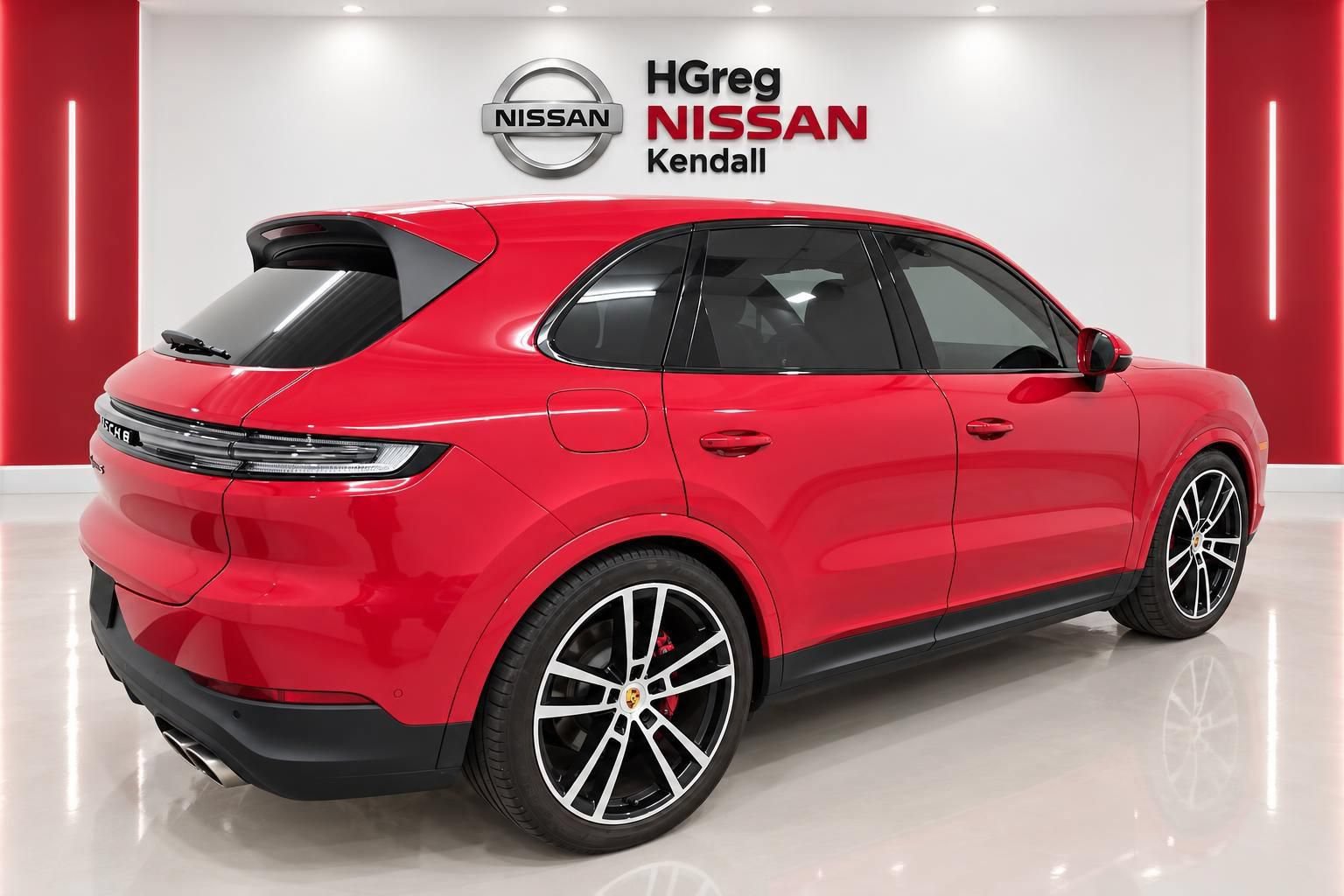 Used 2024 Porsche Cayenne S AWD/4WD image 4
