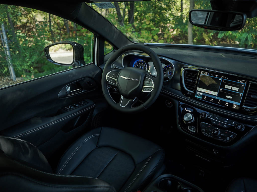New 2026 Chrysler Pacifica Select AWD/4WD image 16