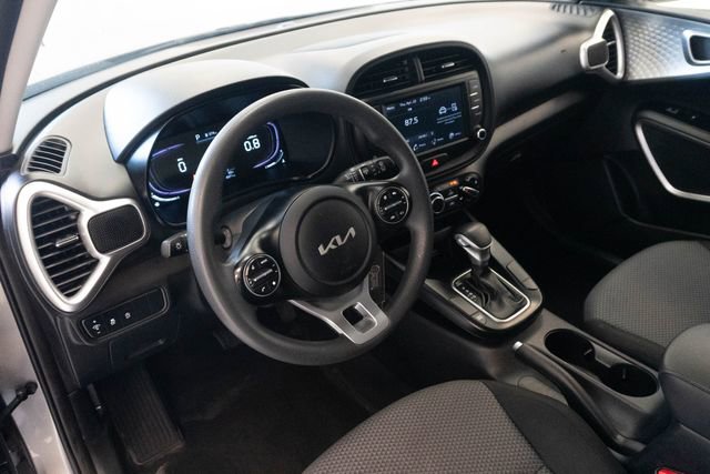 Used 2025 Kia Soul LX w/ LX Technology Package FWD image 3