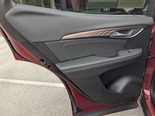 Used 2023 Buick Envision Avenir image 34