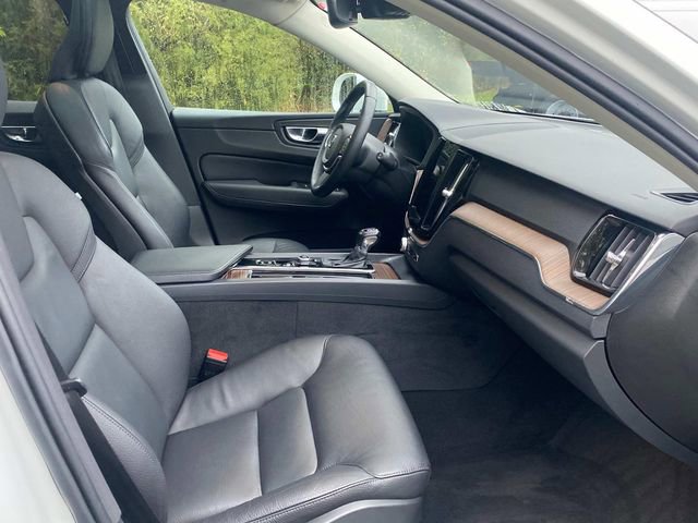 Used 2021 Volvo XC60 T5 Momentum w/ Protection Package Premier image 35