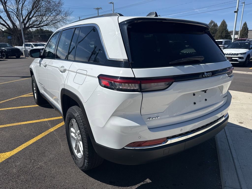 Used 2023 Jeep Grand Cherokee Laredo w/ Luxury Tech Group I image 6