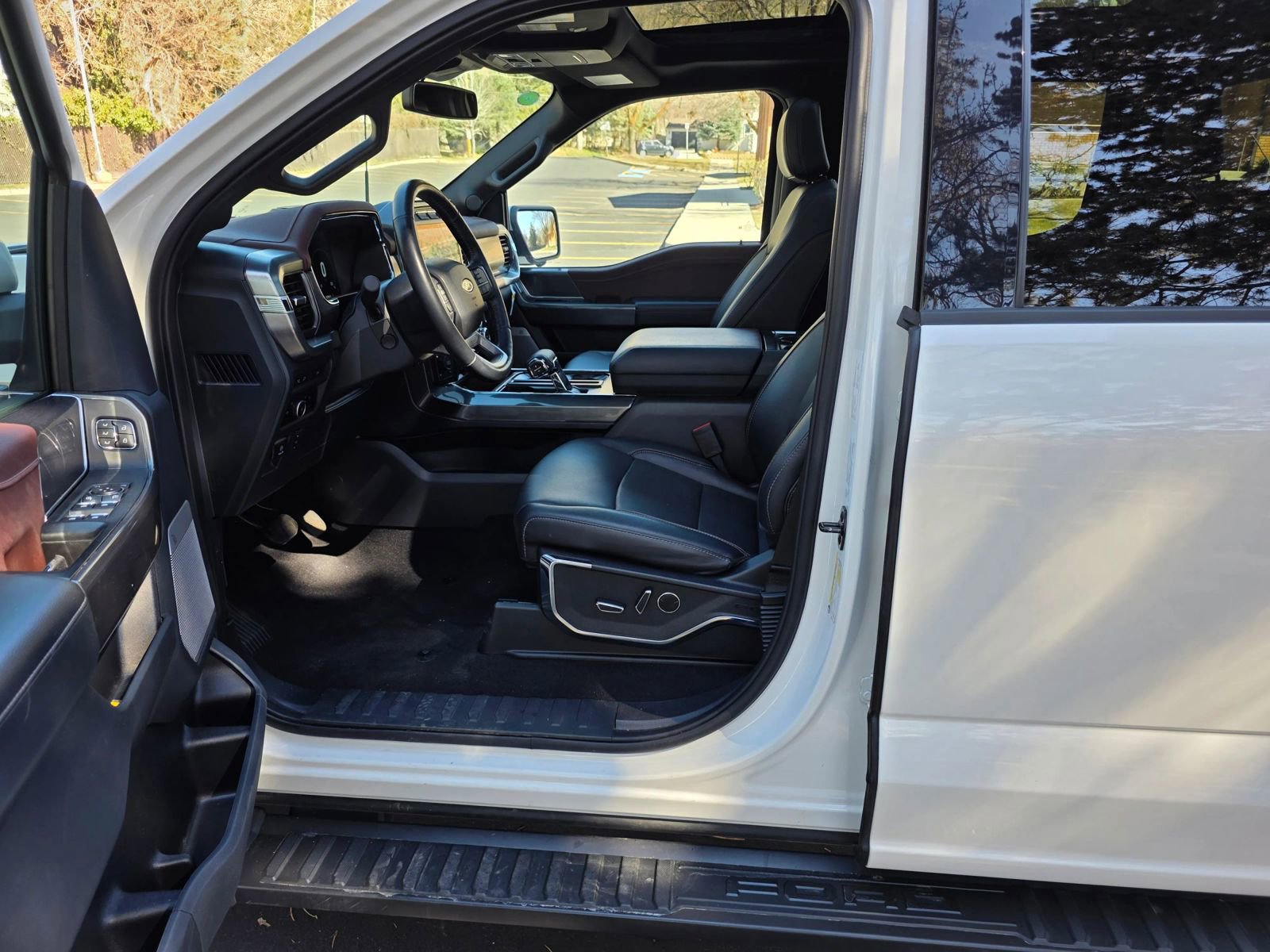 Used 2023 Ford F150 Lariat w/ Equipment Group 502A High image 34