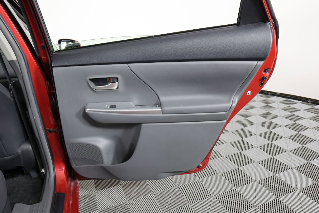 Used 2014 Toyota Prius V Three image 21