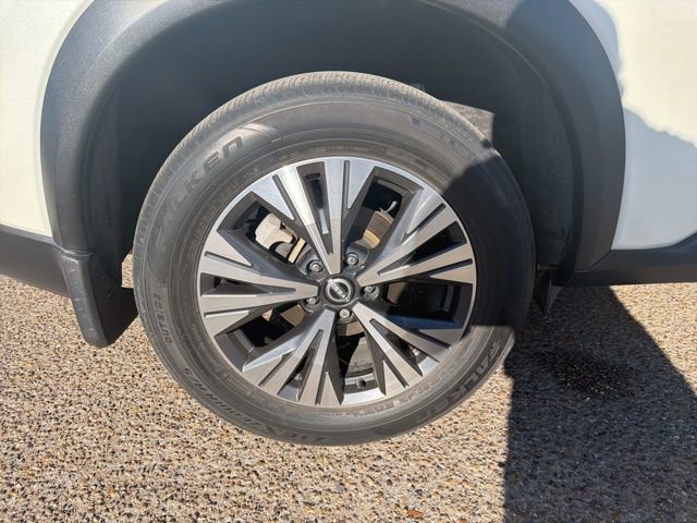 Certified 2023 Nissan Rogue SV image 17