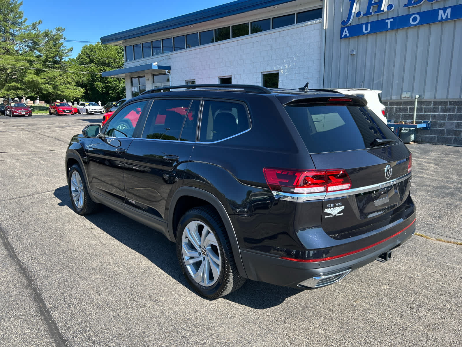 Used 2023 Volkswagen Atlas SE AWD/4WD image 5