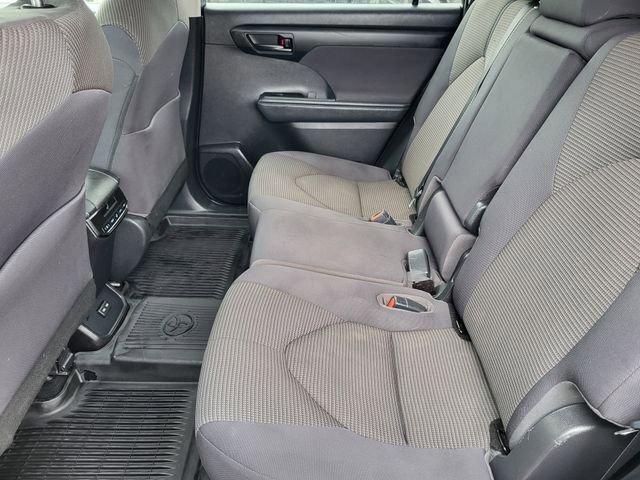 Used 2022 Toyota Highlander LE AWD/4WD image 22