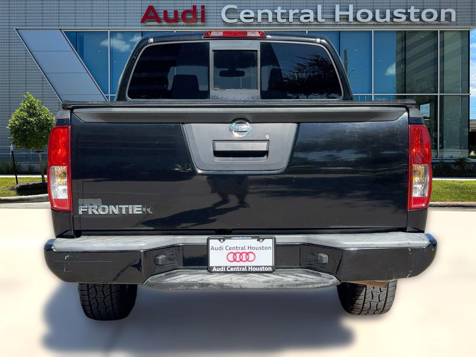 Used 2014 Nissan Frontier SV image 10