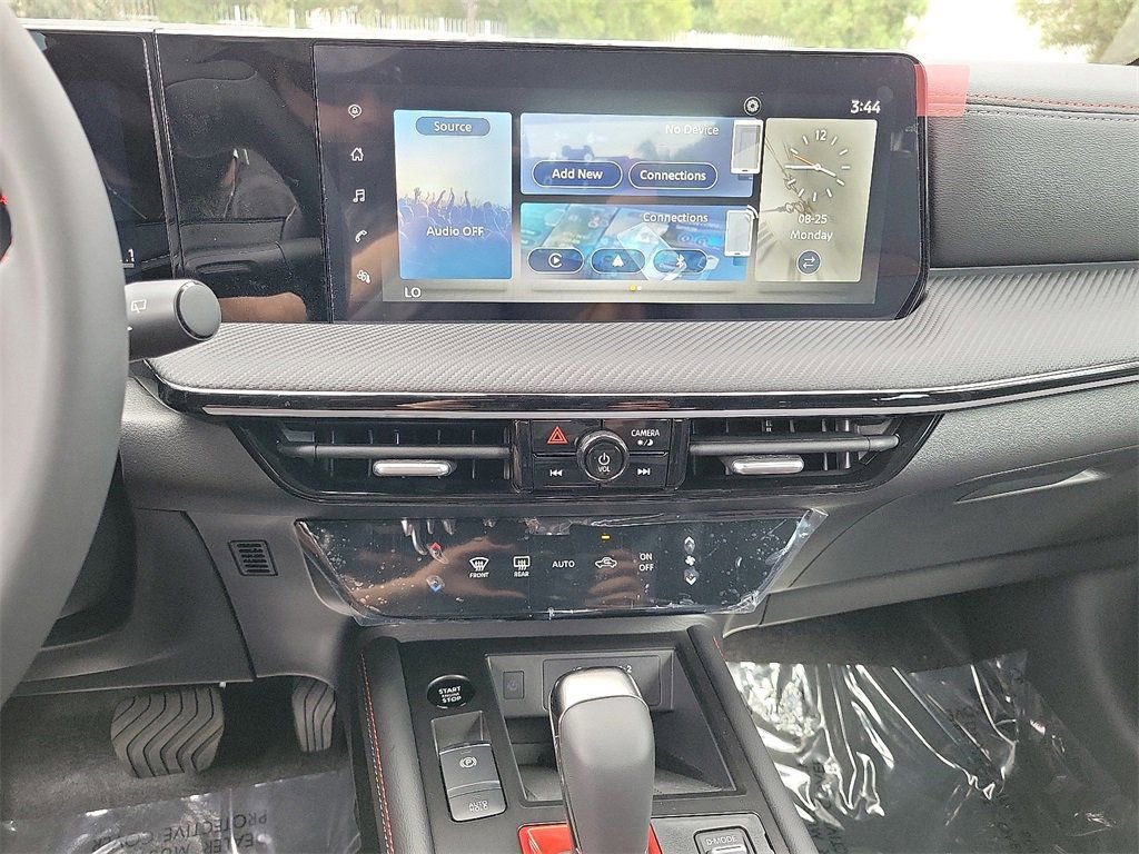 New 2025 Nissan Kicks SR image 9