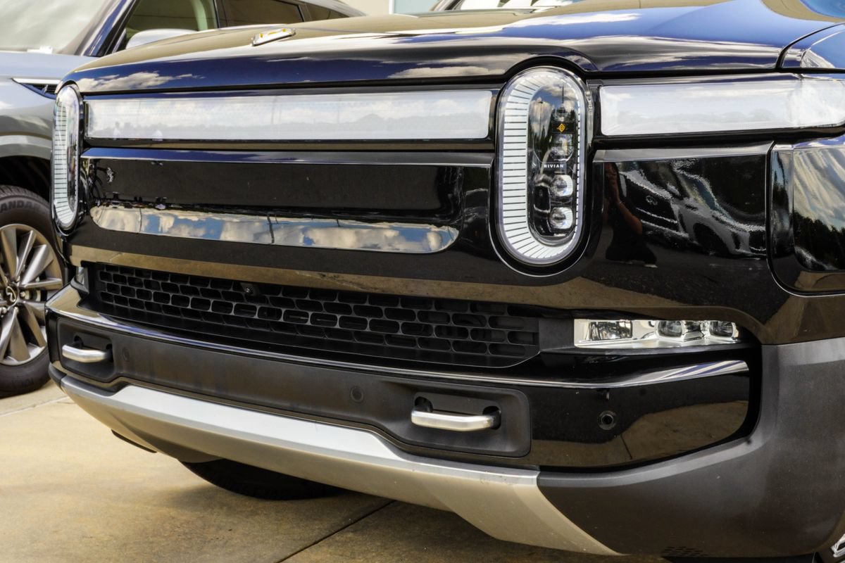Used 2022 Rivian R1T Adventure AWD/4WD image 2