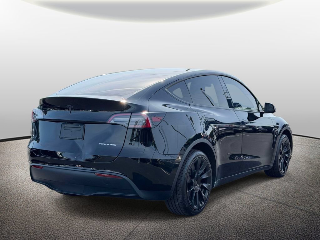 Used 2024 Tesla Model Y Long Range AWD/4WD image 2