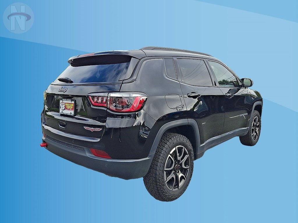 Used 2025 Jeep Compass Trailhawk AWD/4WD image 12