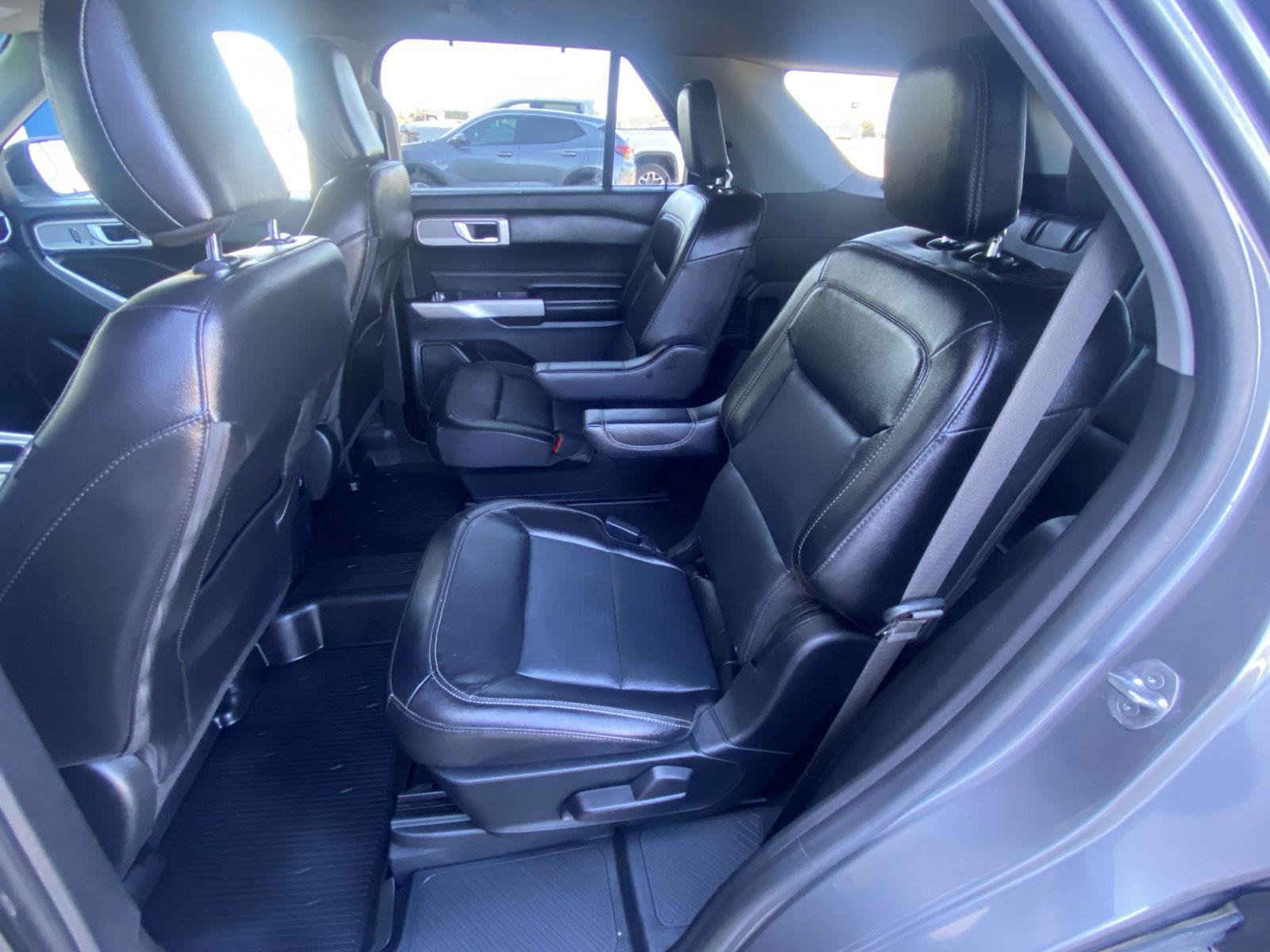 Used 2022 Ford Explorer Limited w/ Equipment Group 301A AWD/4WD image 23
