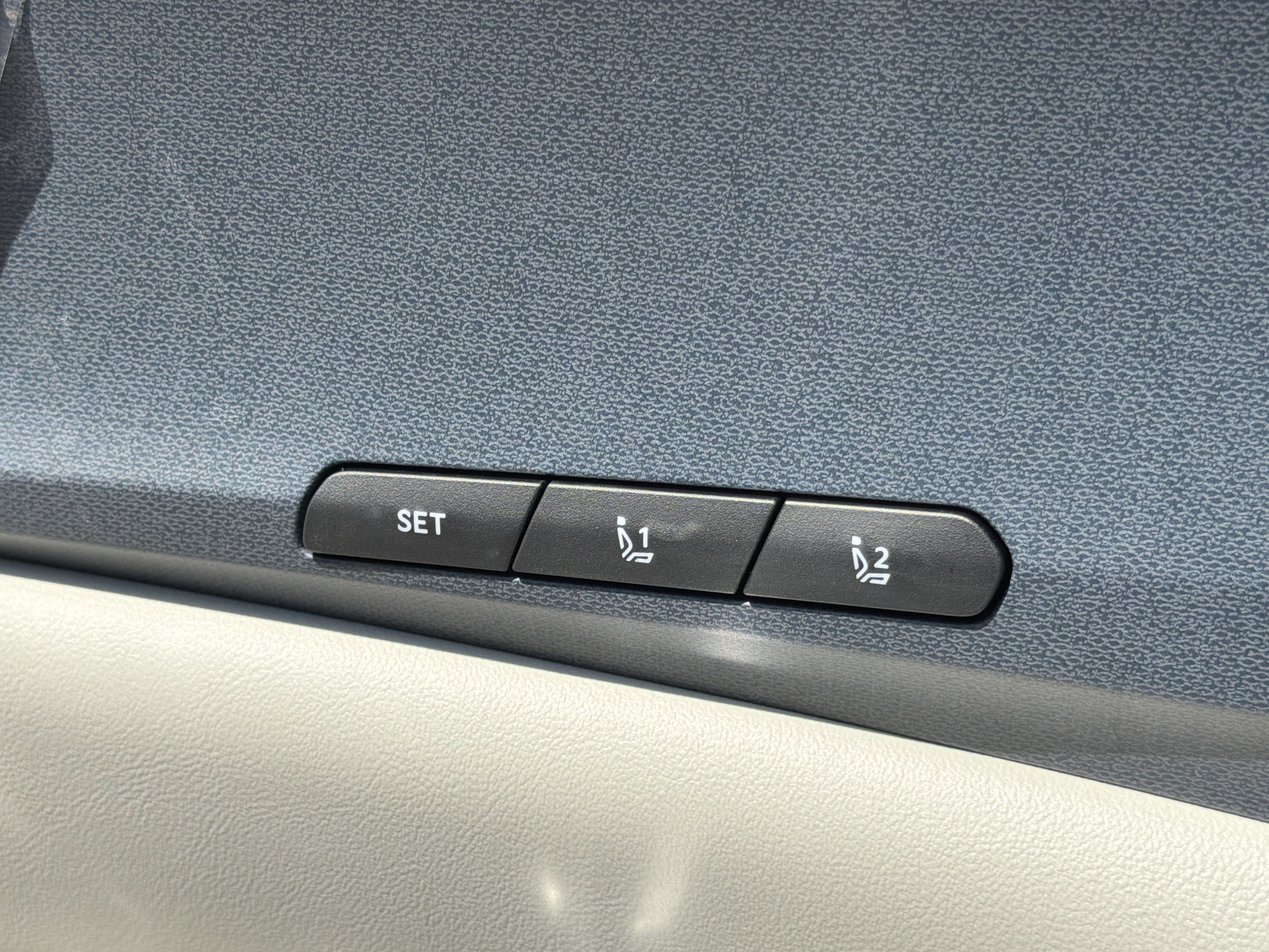 New 2026 Kia Carnival EX FWD image 16