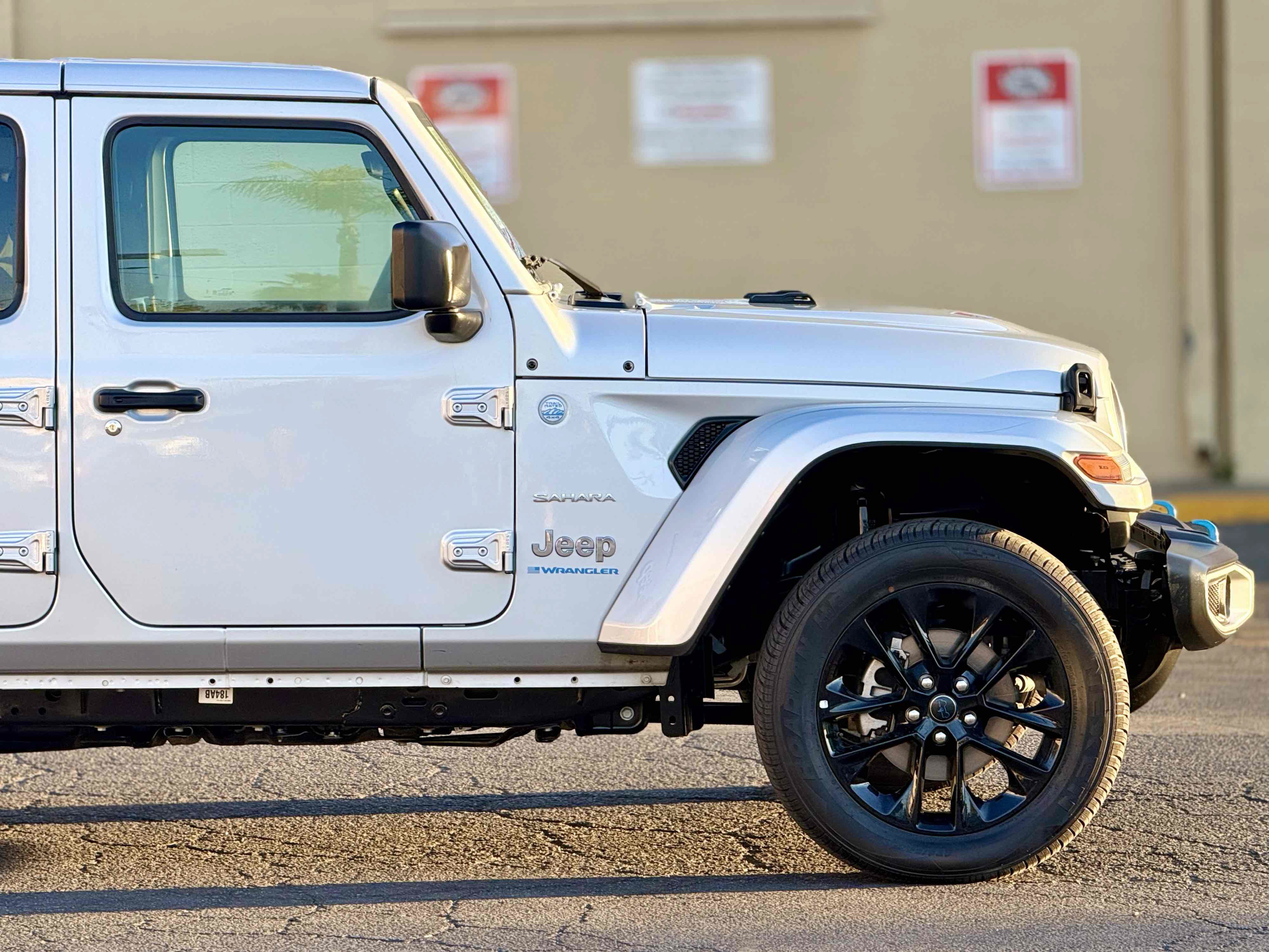 Used 2024 Jeep Wrangler Unlimited Sahara AWD/4WD image 14