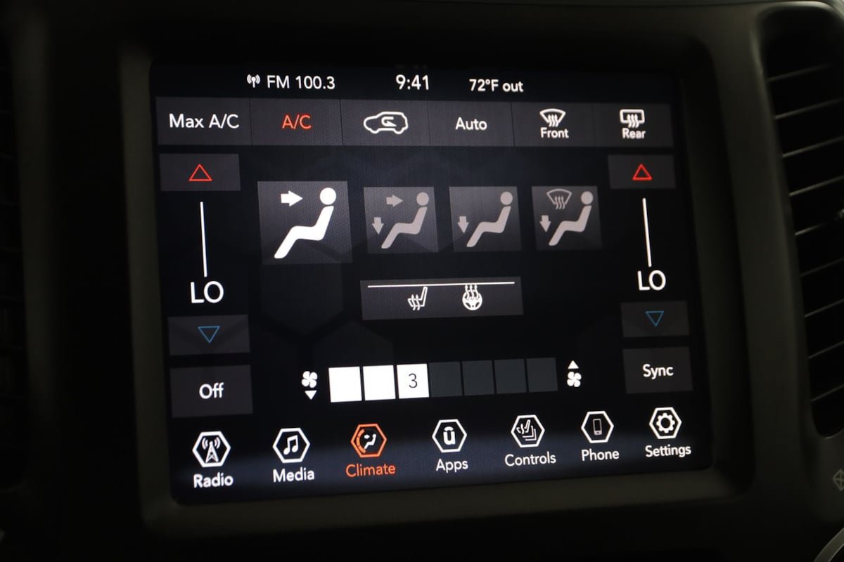 Used 2020 Jeep Cherokee Trailhawk w/ Cold Weather Group AWD/4WD image 30