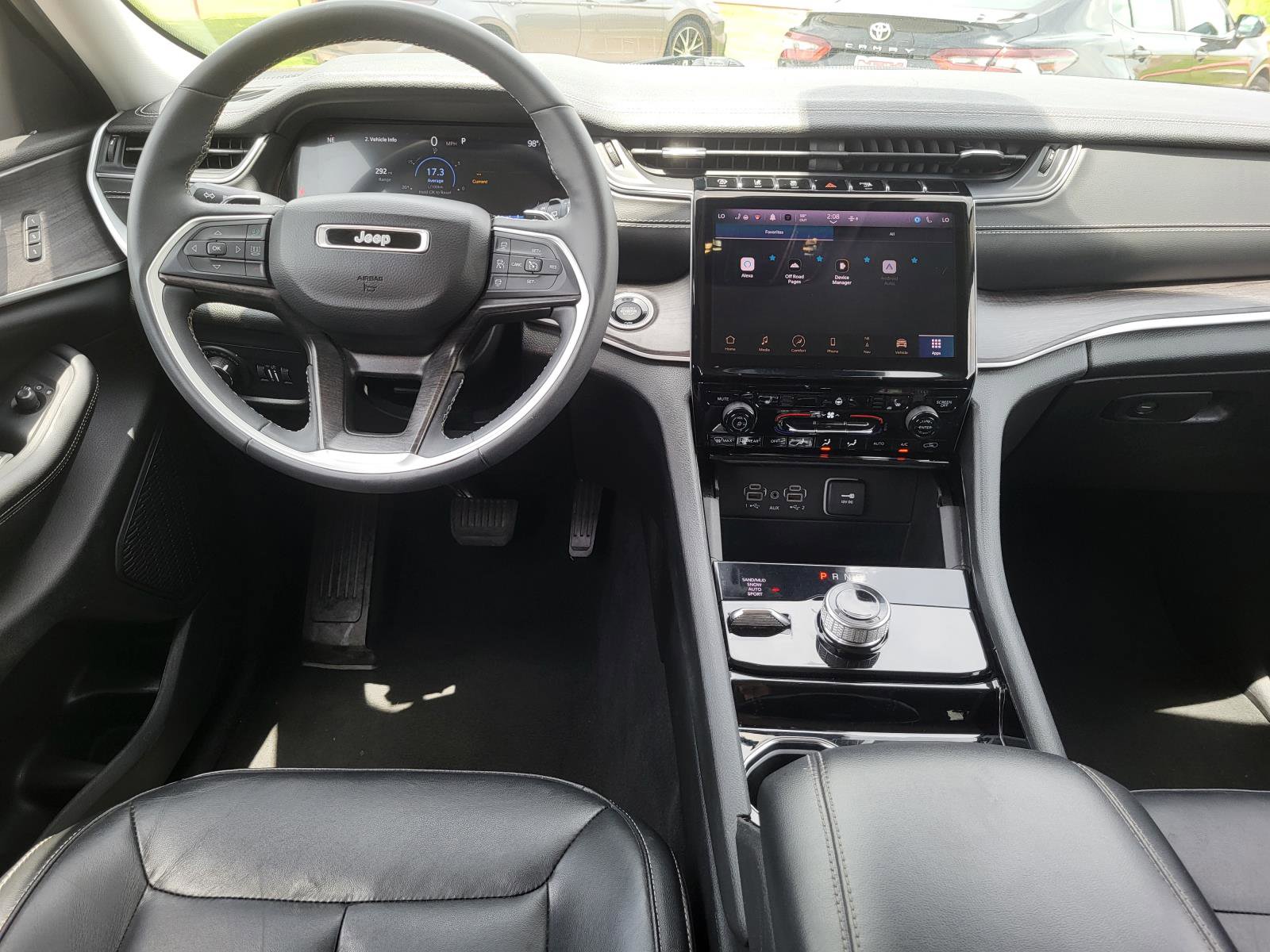 Used 2023 Jeep Grand Cherokee Limited image 28