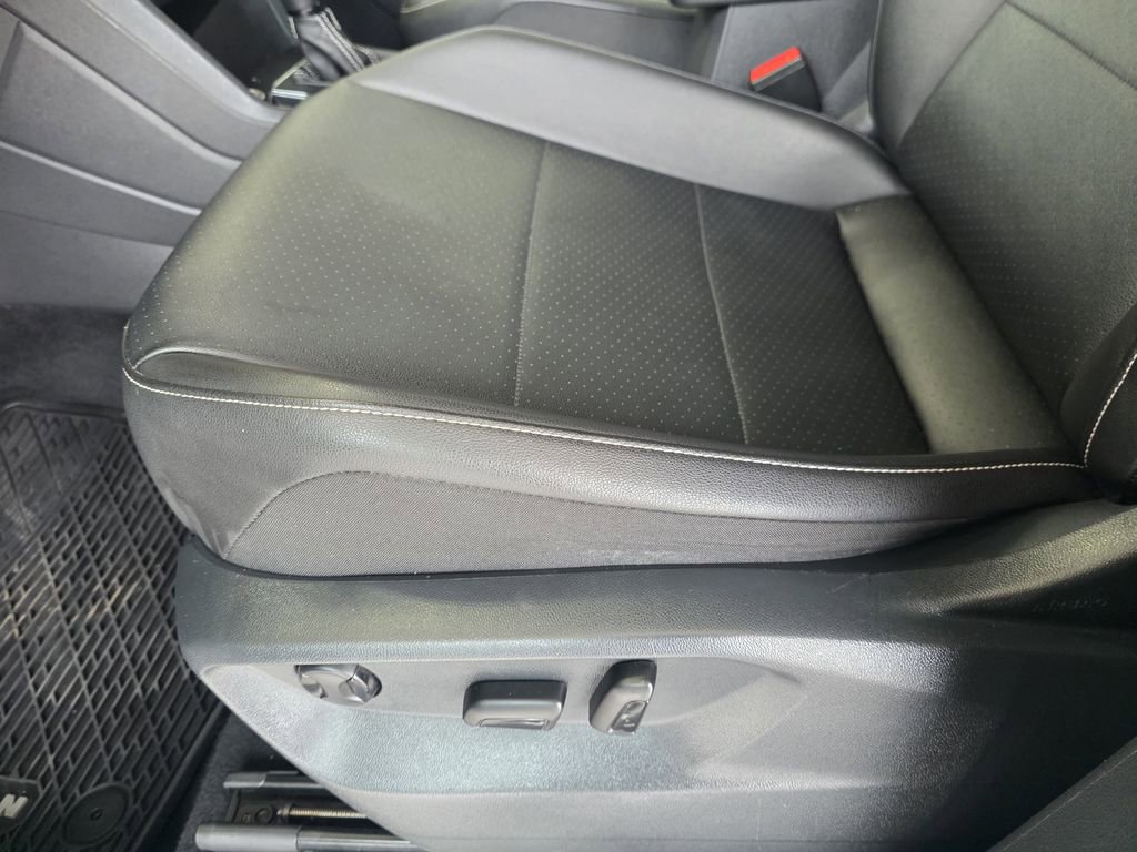 Used 2021 Volkswagen Tiguan SE R-Line FWD image 18