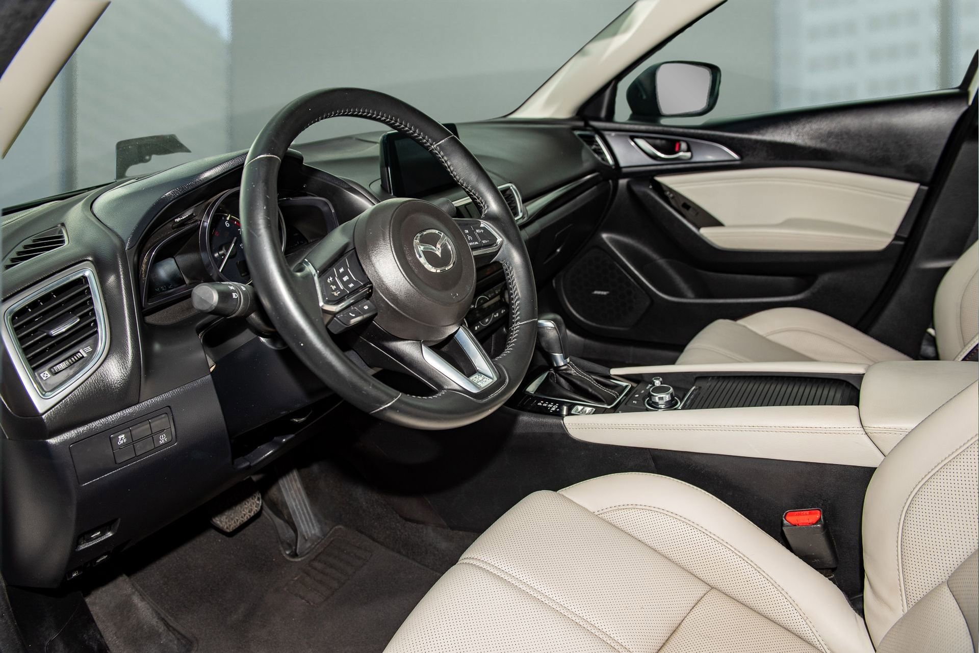 Used 2018 MAZDA MAZDA3 Grand Touring image 5