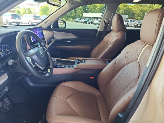 Used 2024 Toyota Grand Highlander AWD image 12