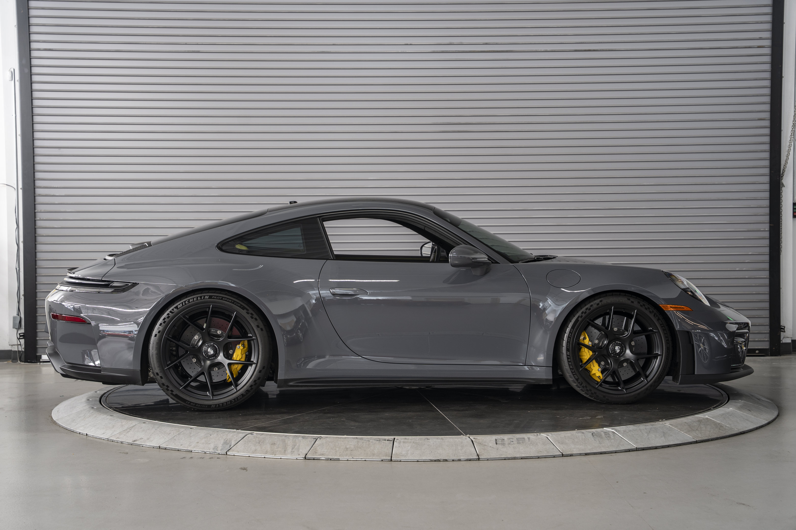 Used 2025 Porsche 911 GT3 RWD image 6