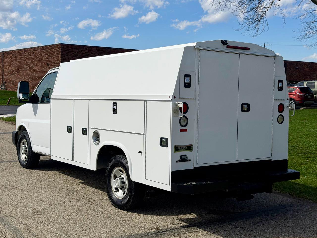 Used 2017 Chevrolet Express 3500 image 4