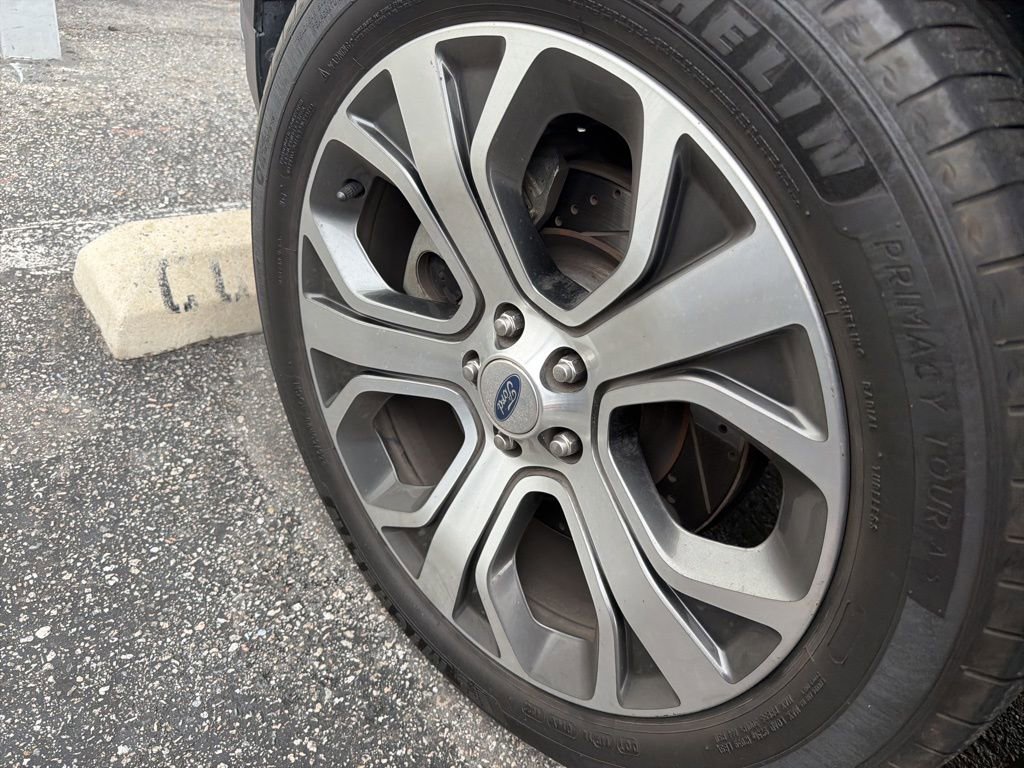 Used 2019 Ford Explorer Platinum image 4