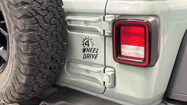 Used 2024 Jeep Wrangler Unlimited image 31