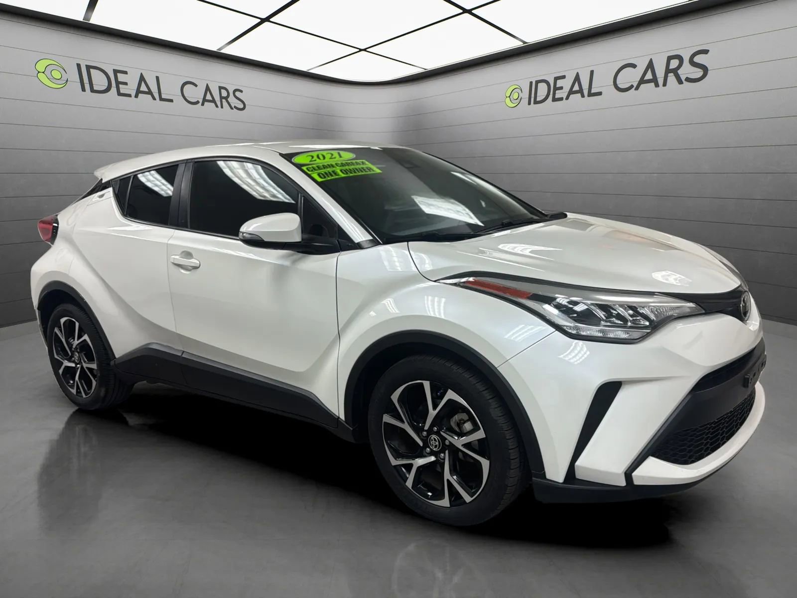 Used 2021 Toyota C-HR XLE FWD image 3