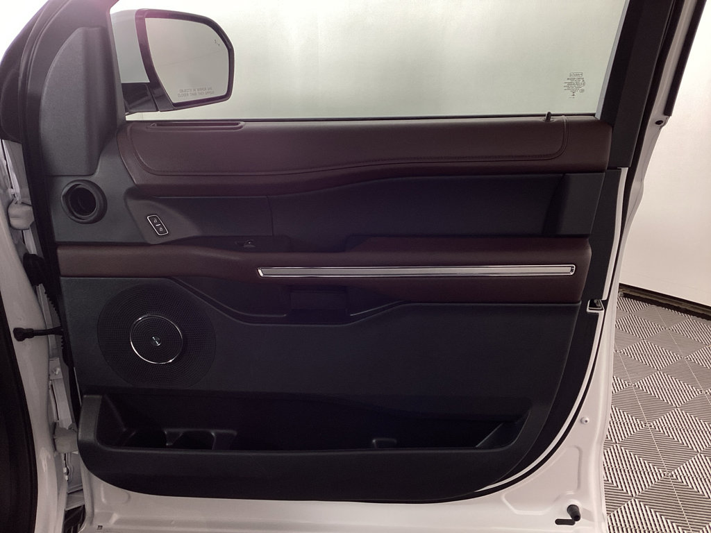 Used 2024 Ford Expedition Limited image 10