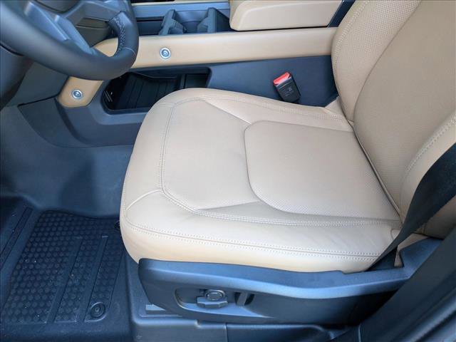 New 2026 Land Rover Defender 110 X-Dynamic SE image 4