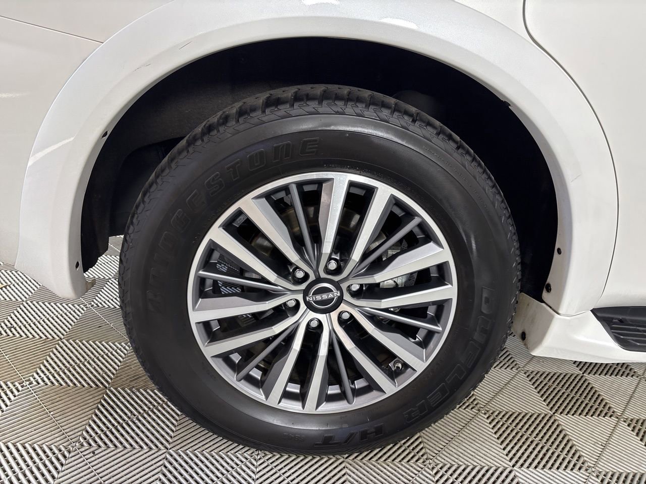 Used 2024 Nissan Armada SL w/ Captain's Chairs Package image 38