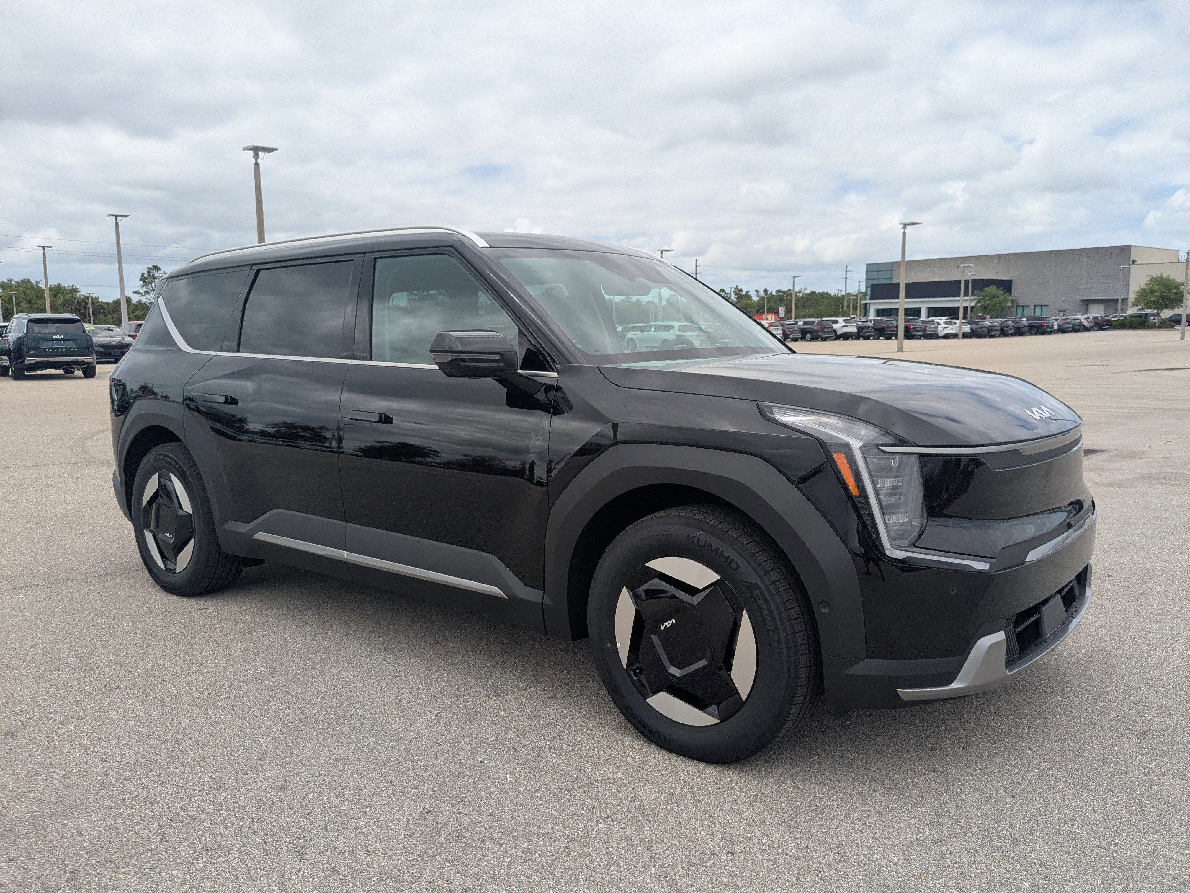 New 2026 Kia EV9 Wind AWD/4WD image 2